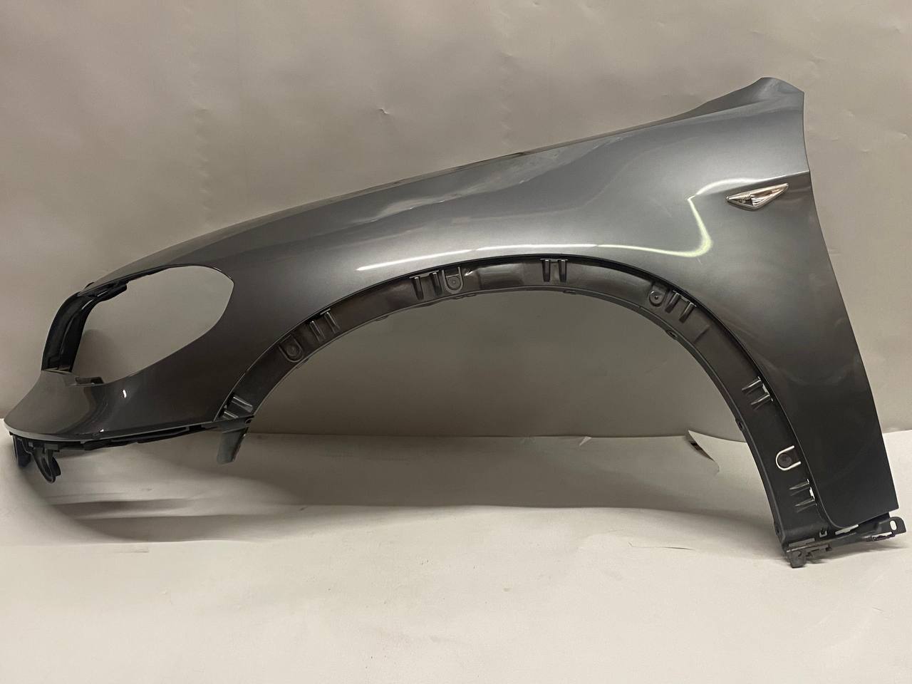 BMW FRONT LEFT MUDGUARD 7178395 BMW X5 - Image 1