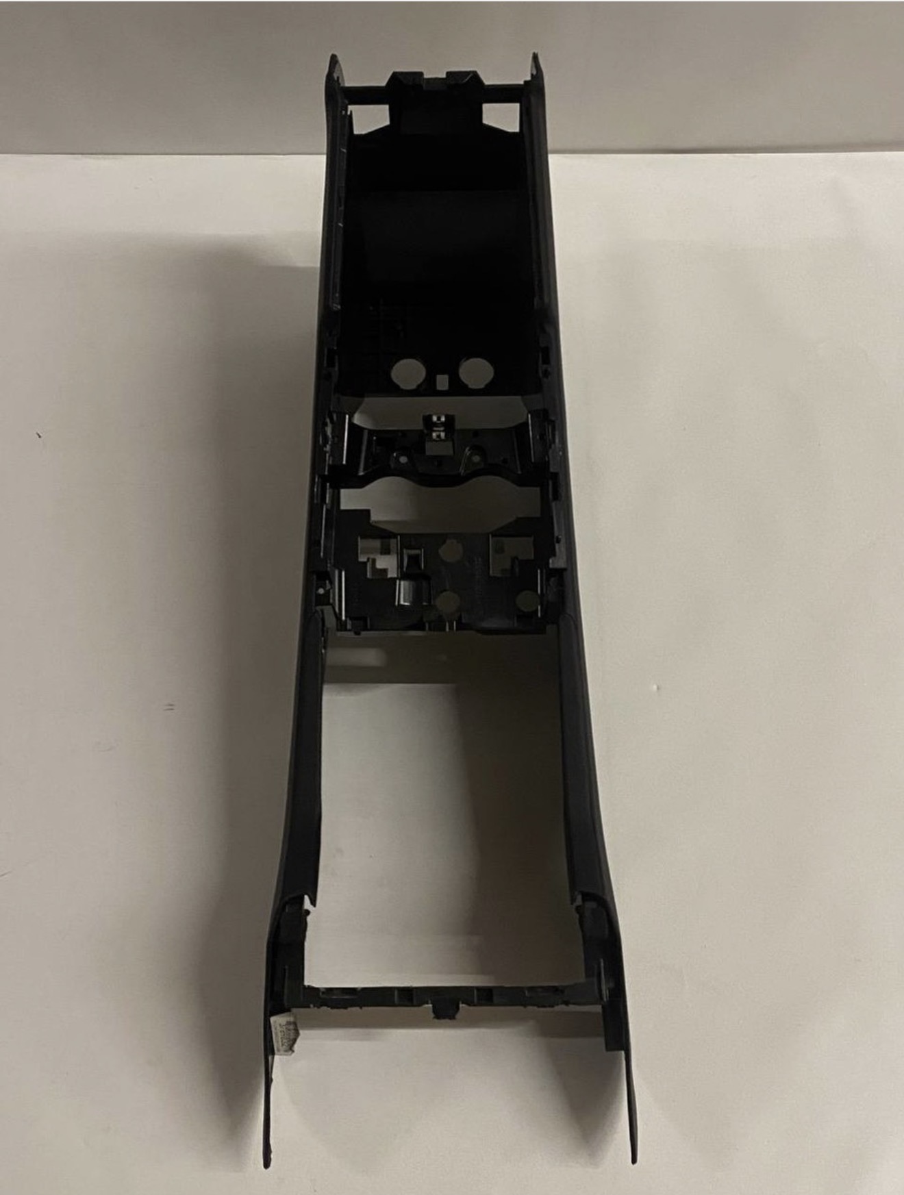 Screenshot Mercedes GLS center console housing A1666801552 - Image 1